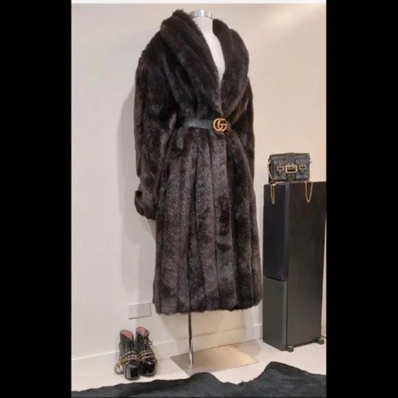Women's Luxurious Teddy Coat - Picture 3 of 12